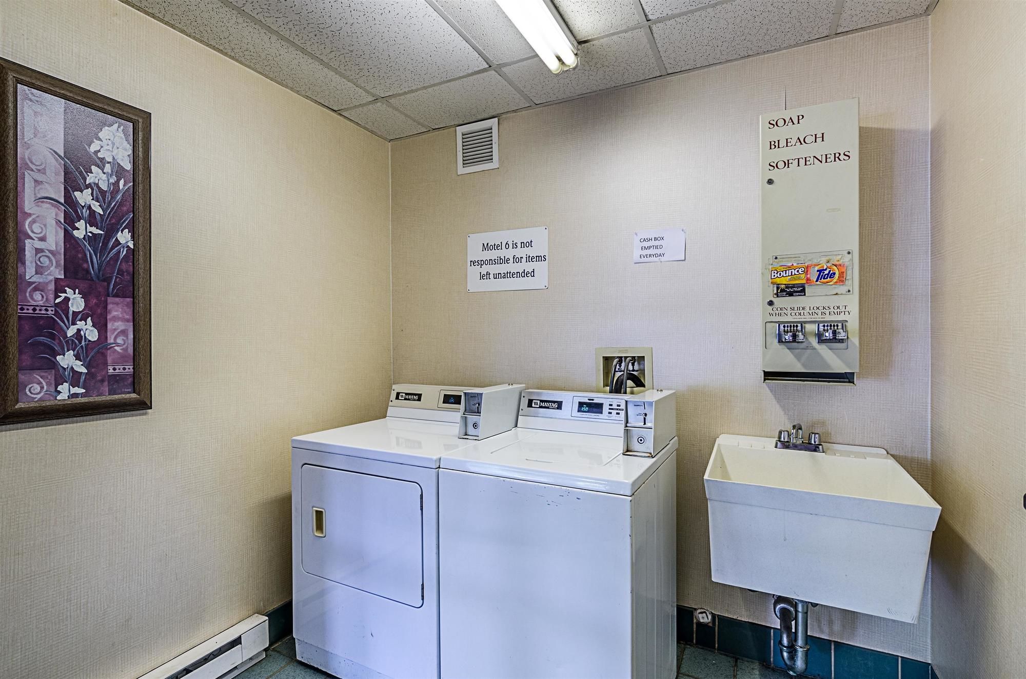 Фото Travelodge by Wyndham Roanoke