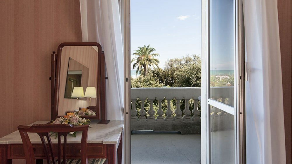 Фото Hotel Esplanade