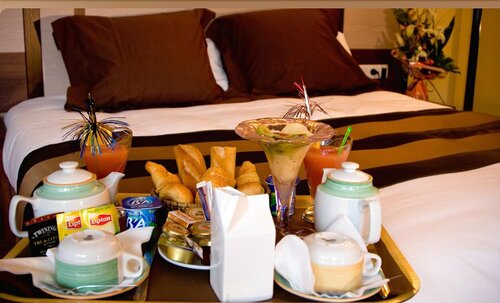 Внешний вид отеля Best Western Hotel De Paris в Лавале, фото 4