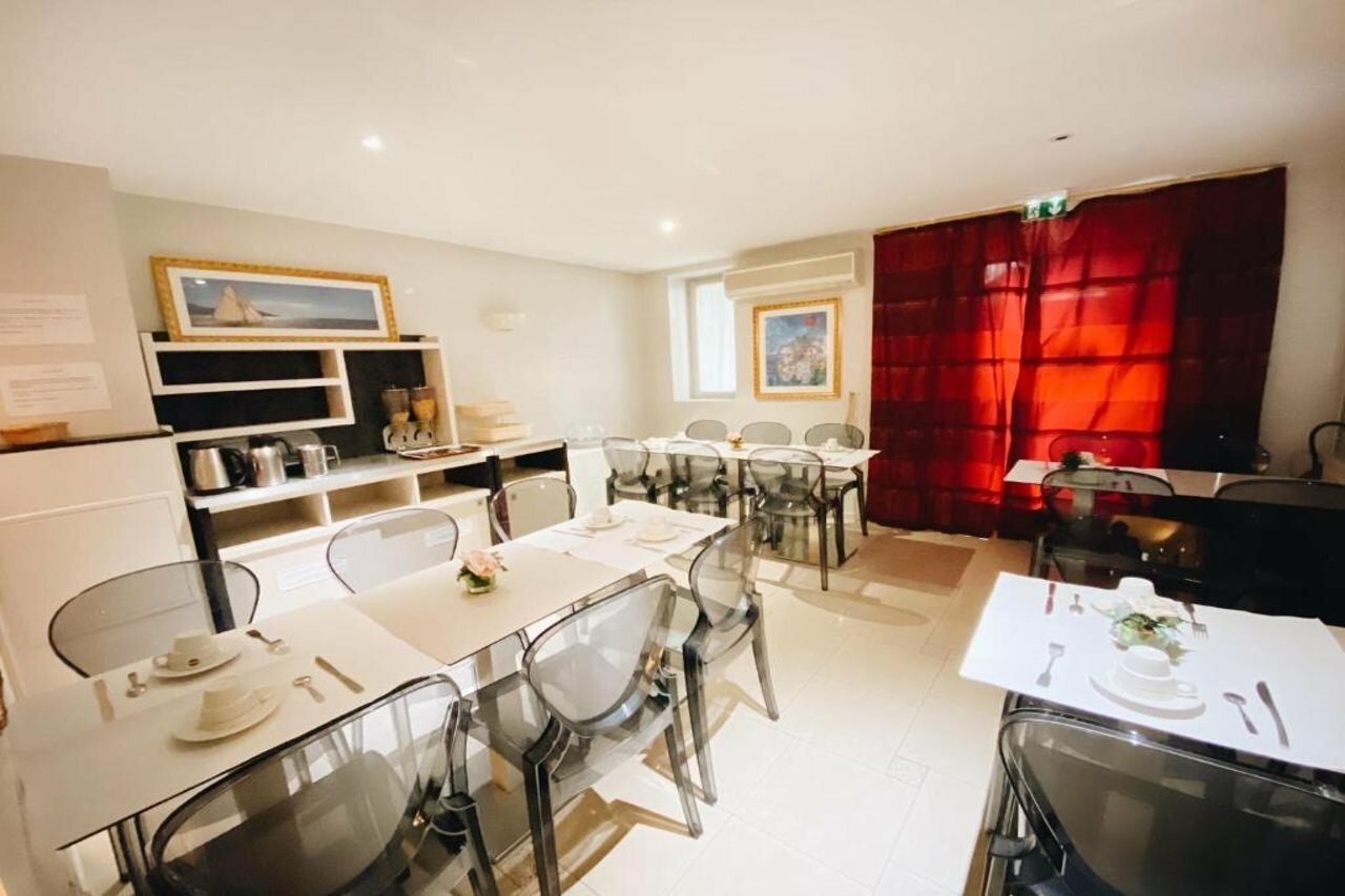 Фото Hotel Bellevue Paris Montmartre