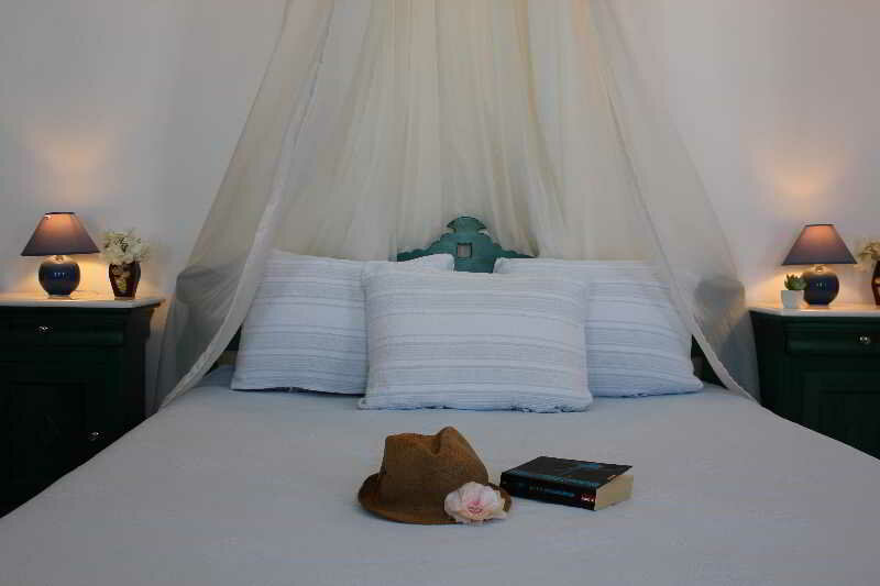 Фото Vrachia Studios & Apartments