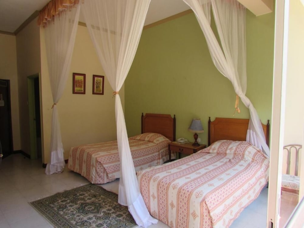 Фото The Equator Hotel