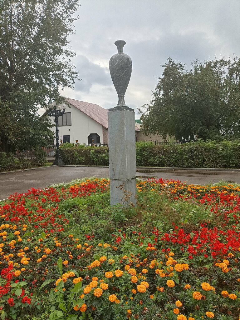 Landmark, attraction Kolyvan vase in honor of the 250th anniversary of Barnaul, Barnaul, photo