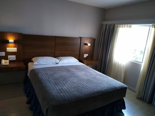 Гостиница Hotel Tower House Suites
