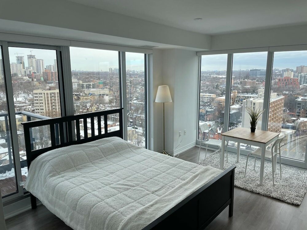 Фото Waterfront Yonge Apartments