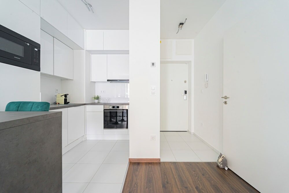 Фото WestSide Garden Apartments by Urbanrent