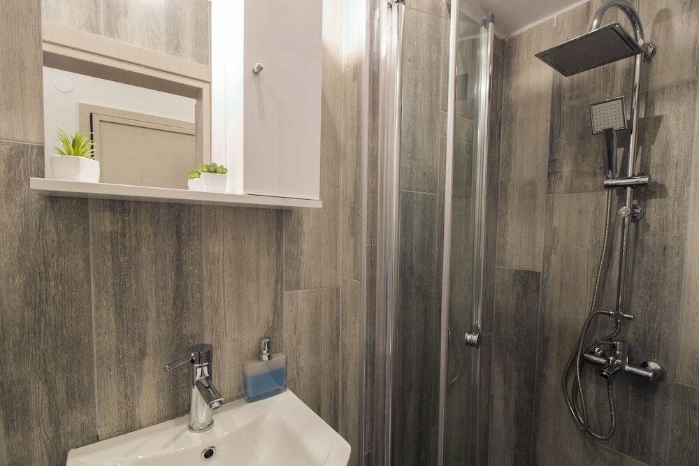 Фото Flow - White Tower Two Bedroom Suite