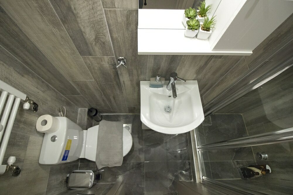 Фото Flow - White Tower Two Bedroom Suite