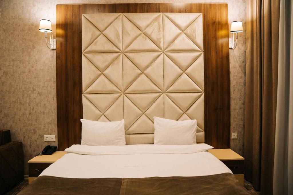 Фото The Clocktower Hotel