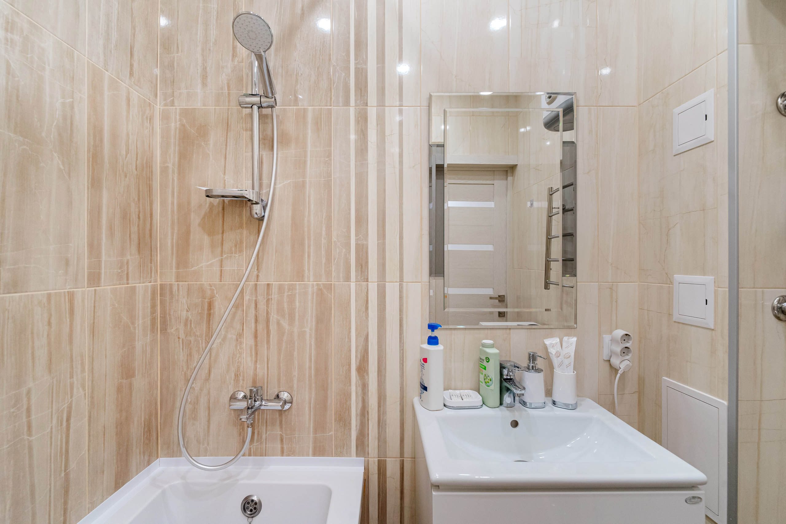 Фото Happy House Уютная квартира-студия в центре Левобережья