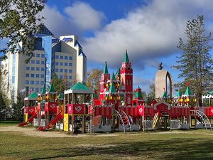 Северное сияние (Khanty-Mansi Autonomous Area, Yugorsk, Tsentralny skver Severnoye siyaniye), parque de atracciones