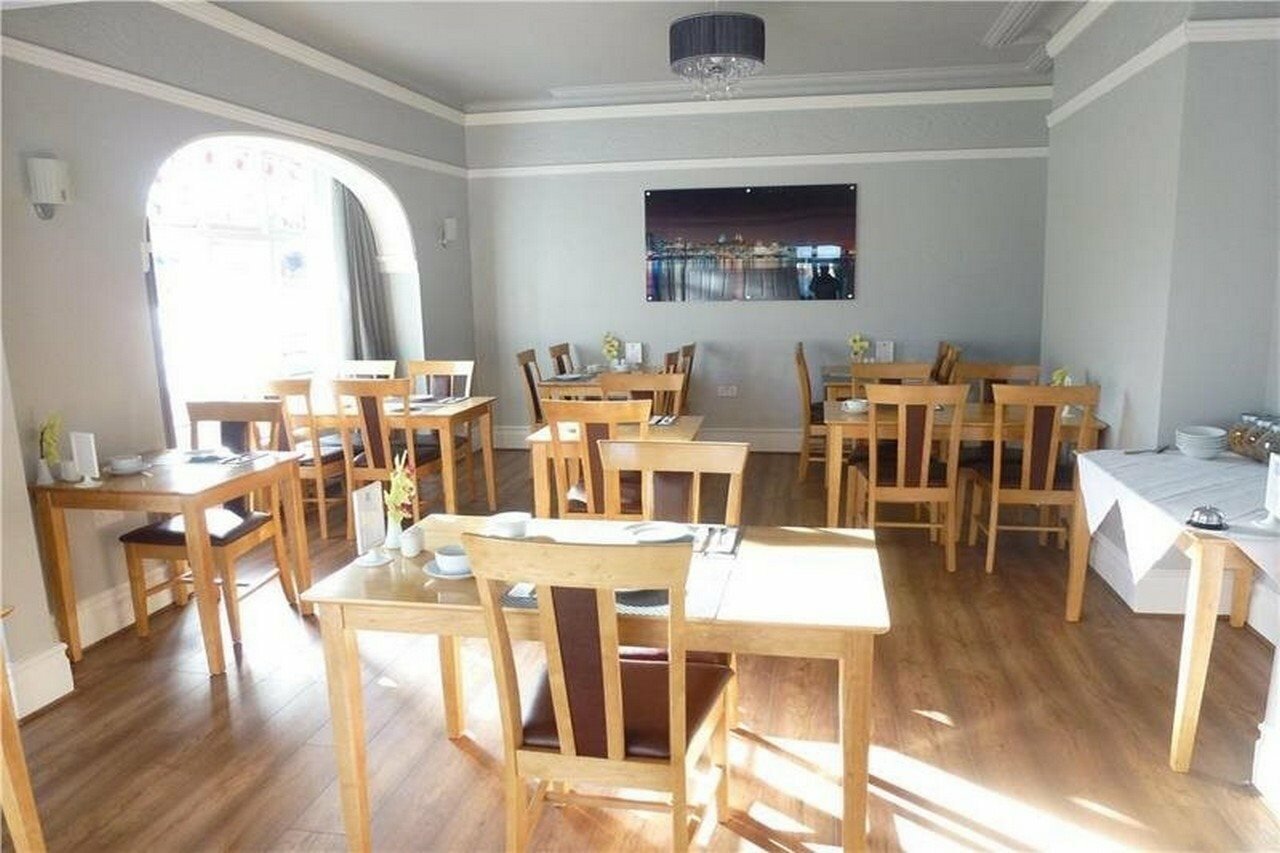 Фото Orrell Park Hotel