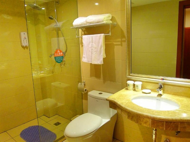 Фото GreenTree Guiyang Shifu Court Street Hotel