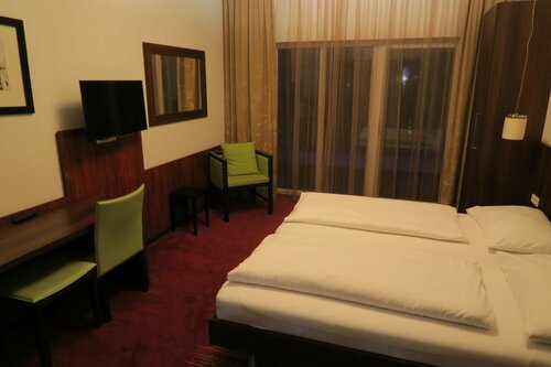 Внешний вид отеля EduCARE Hotel в Филлахе, фото 3