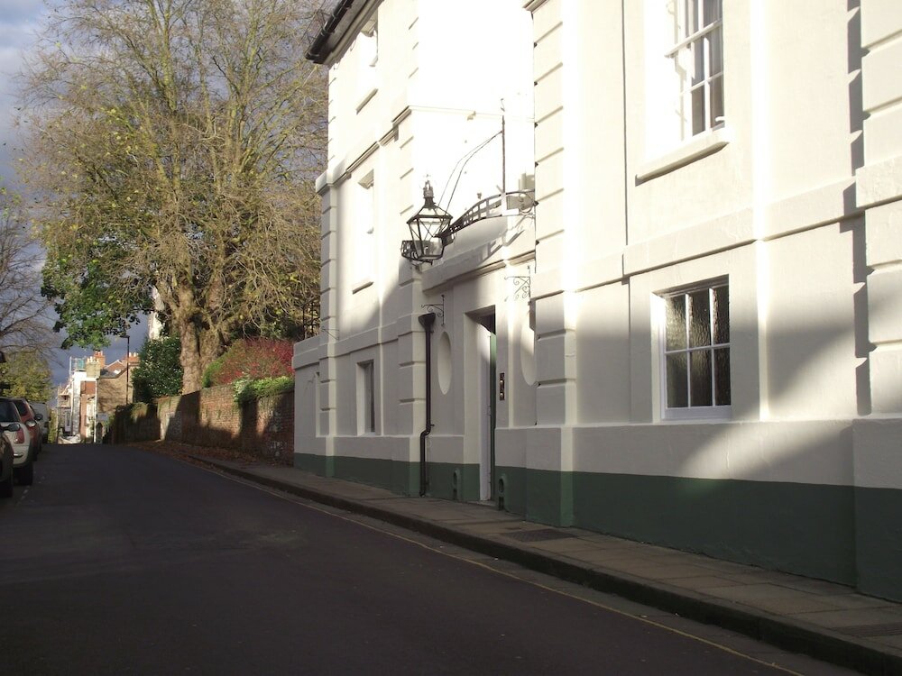 Фото Winchester Royal Hotel