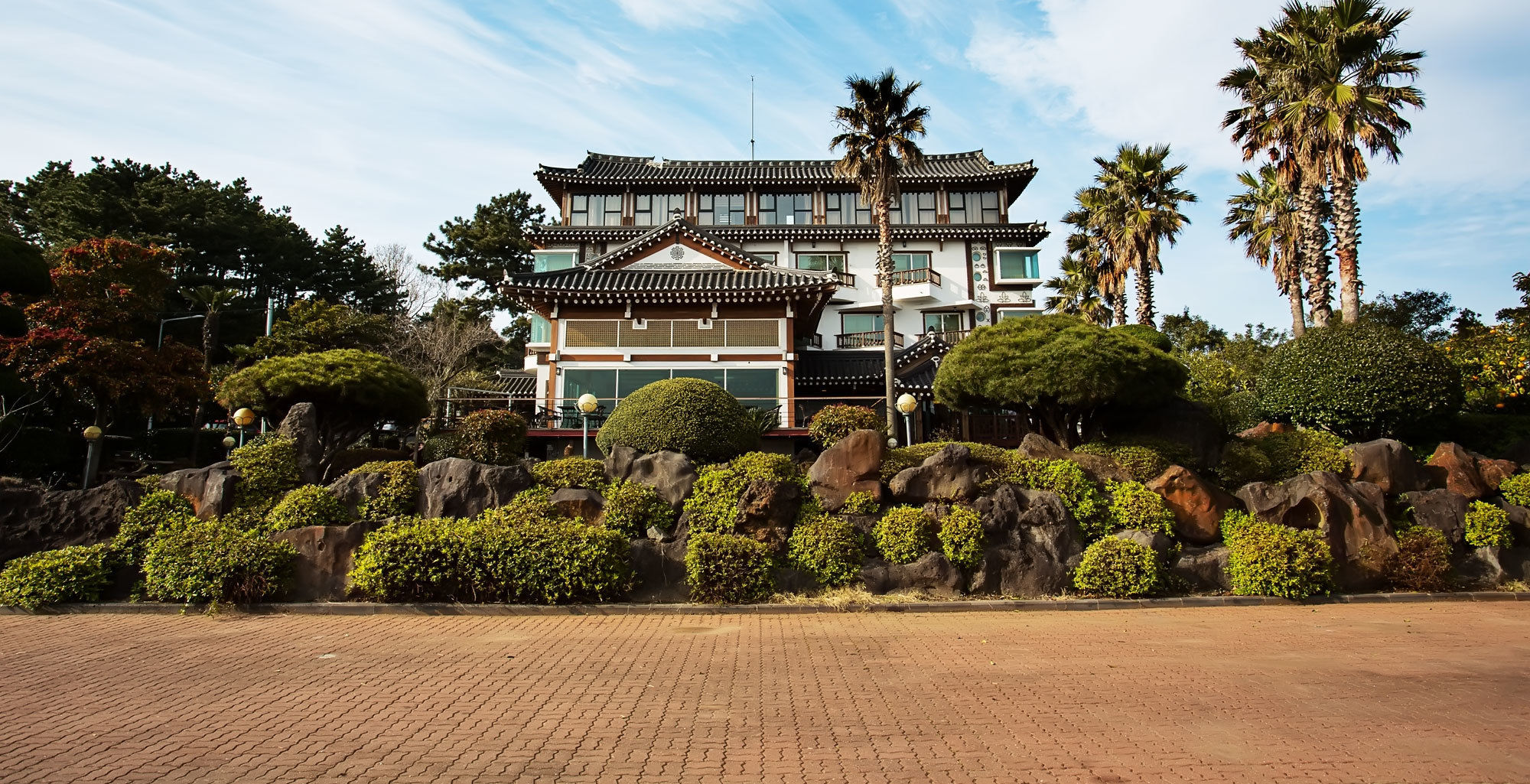 Фото Jeju Hanok Hotel Hallagung