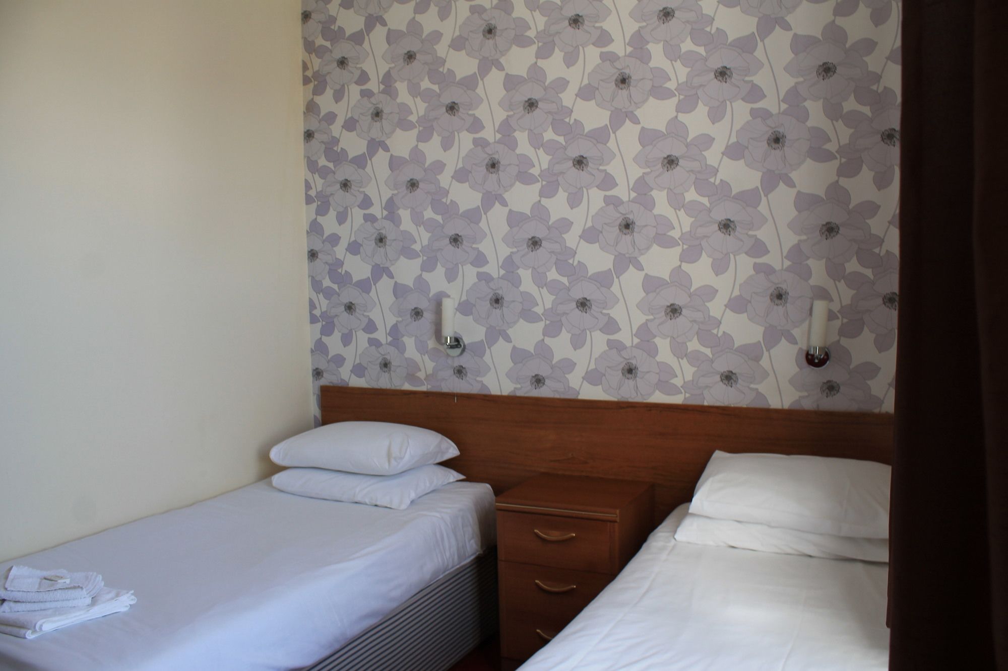 Фото The Glastonbury Hotel