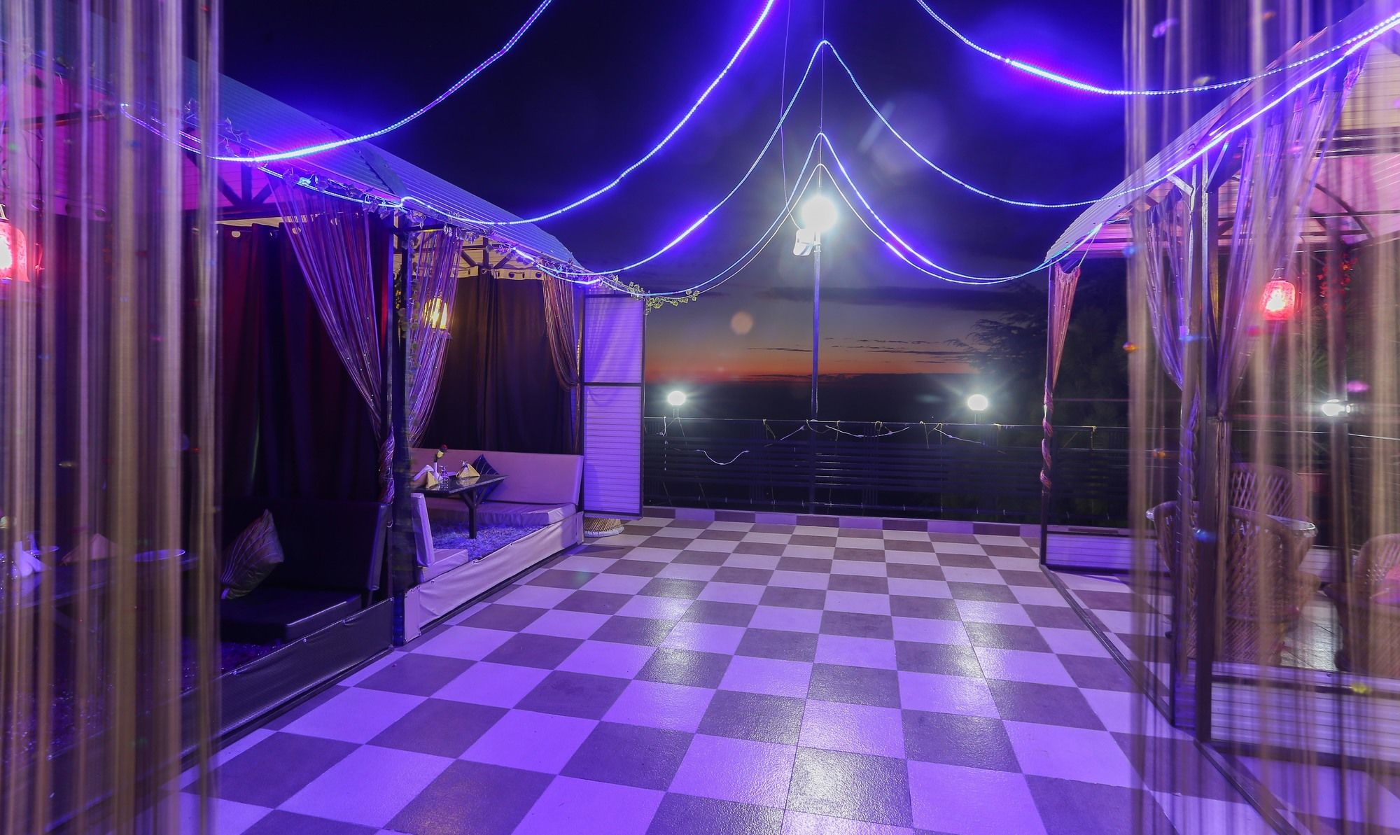 Фото Treebo Trend Roshan House