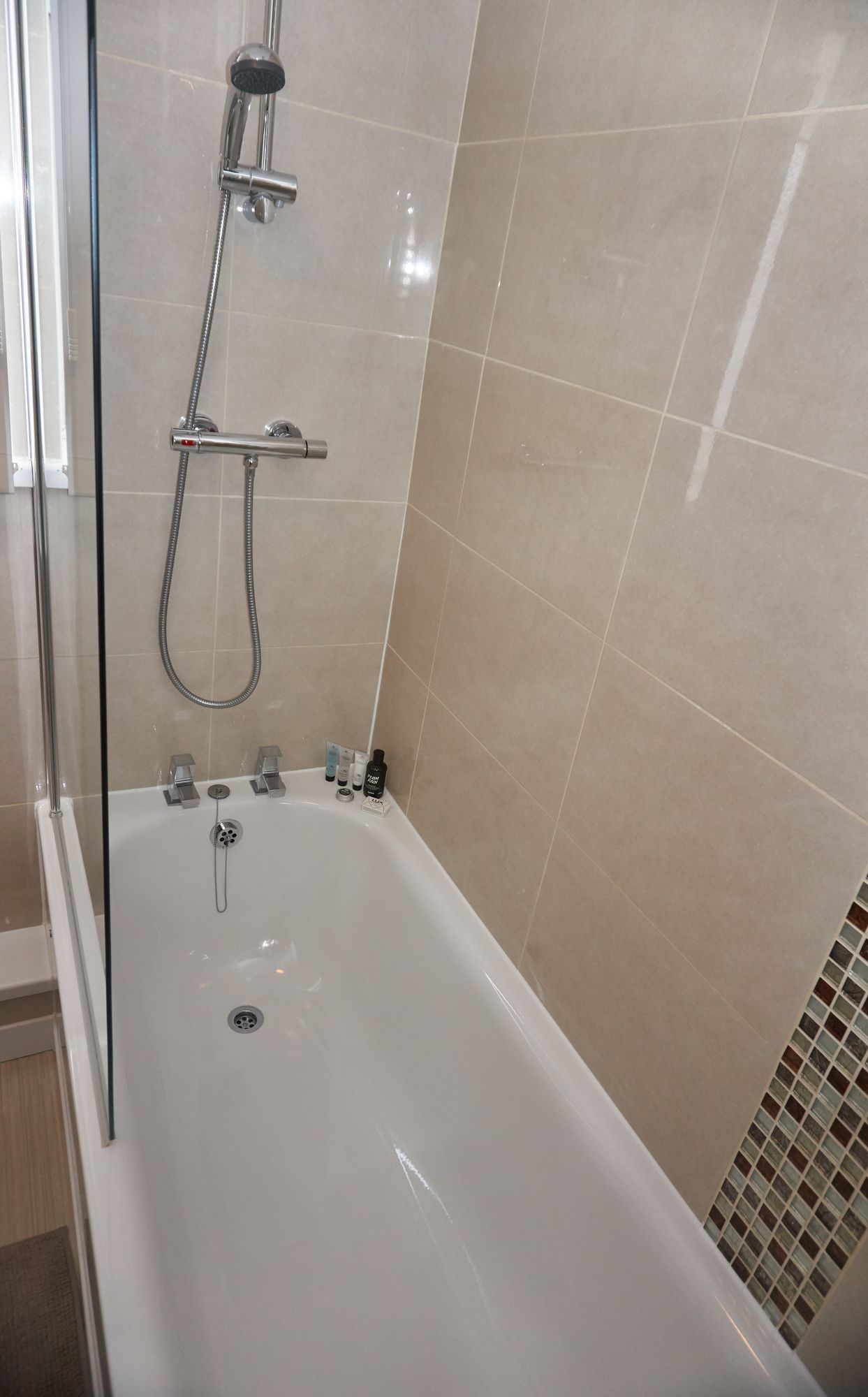 Фото Stay In Cardiff Cathay's Terrace Apartment