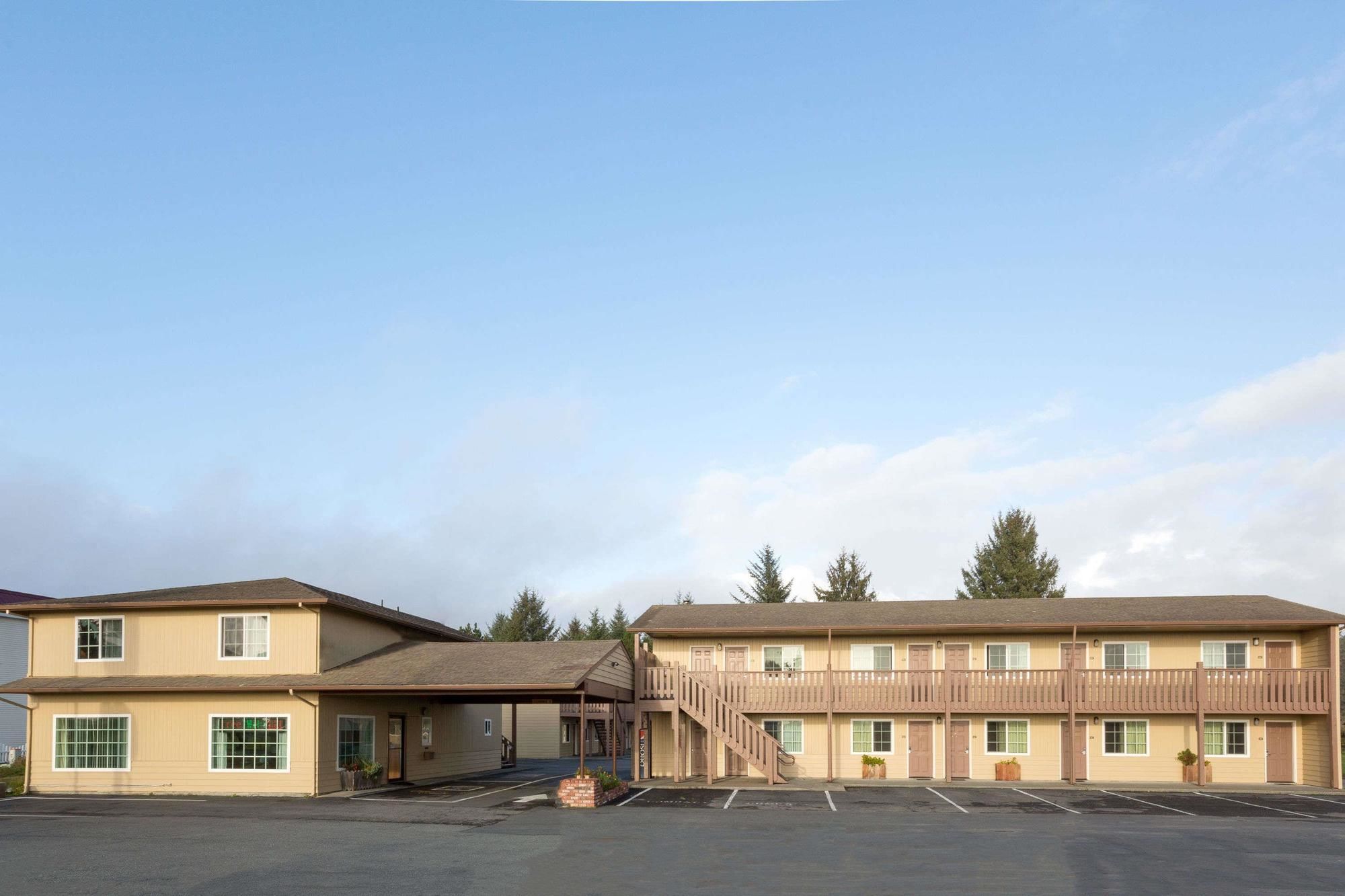 Фото Super 8 by Wyndham Crescent City