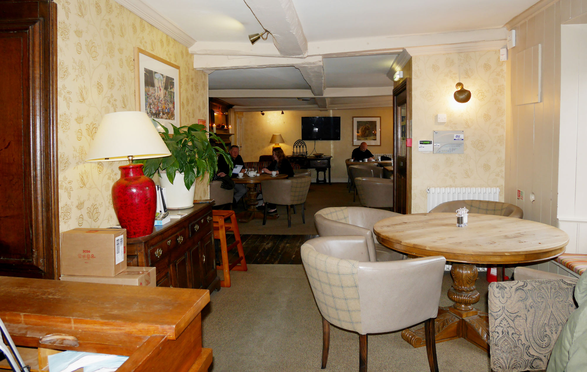 Фото The Angel Hotel