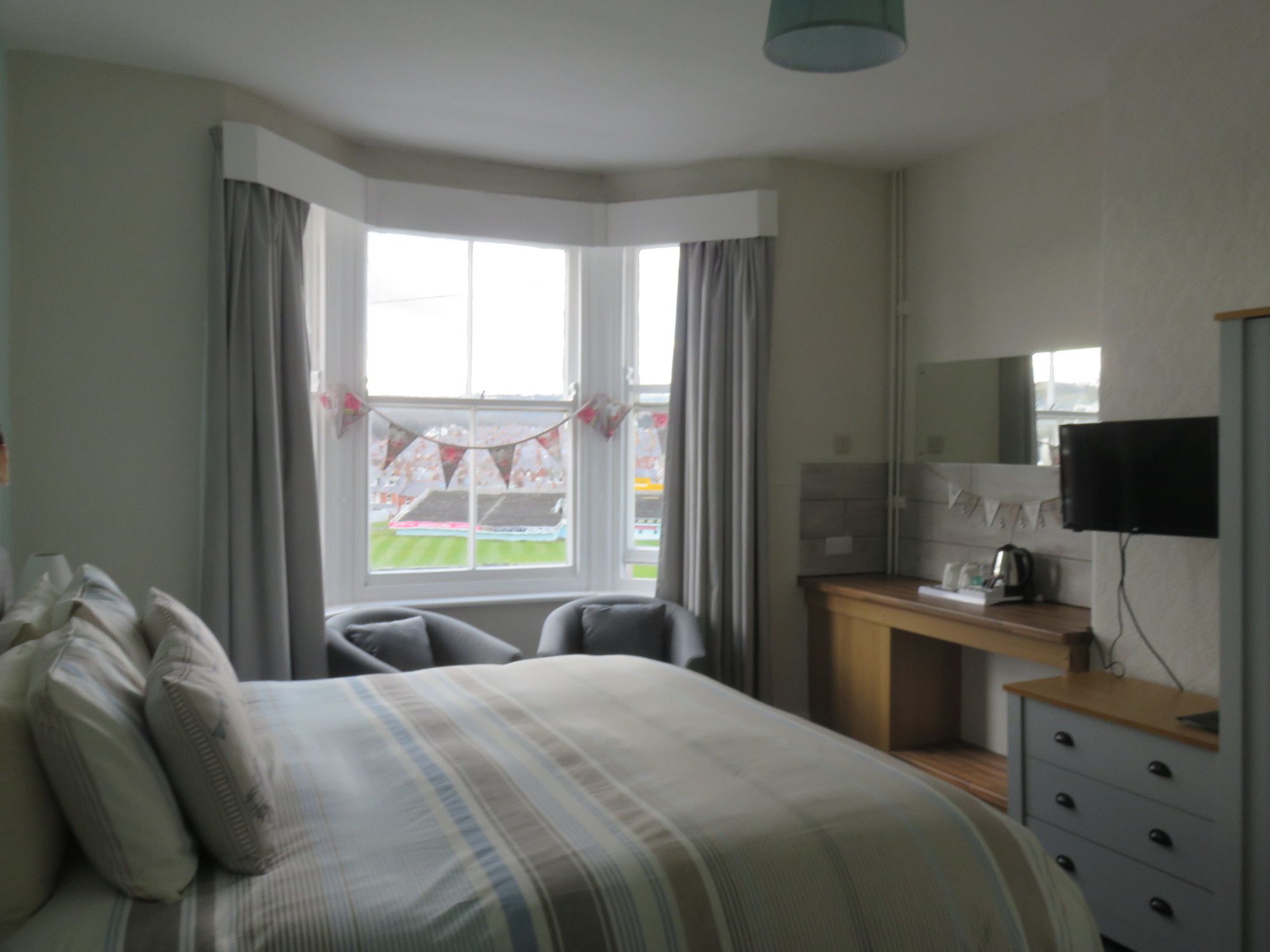 Фото Ainsley Court Guest House