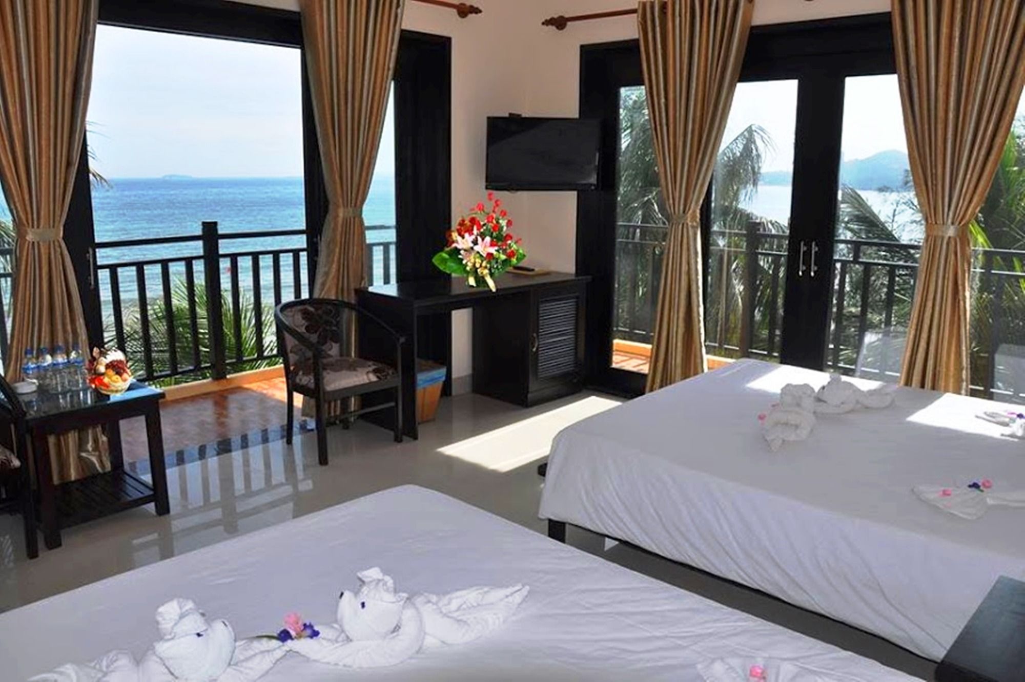 Фото Hon Rom Central Beach Resort