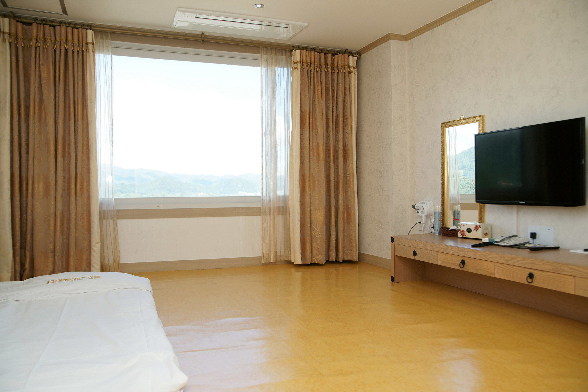 Фото Chuncheon Bears Hotel