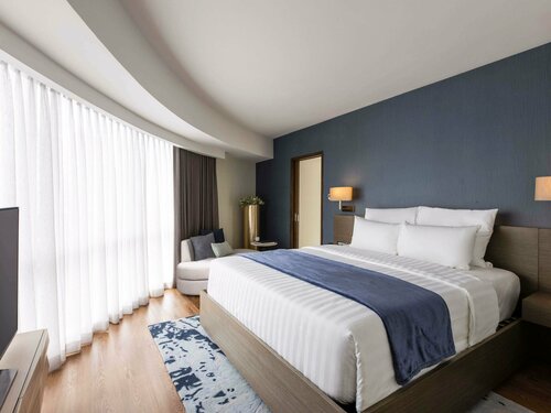 Гостиница Novotel Suites Manila at Acqua
