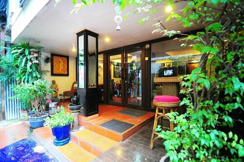 Гостиница Baan Sukhumvit Soi 20 в Бангкоке