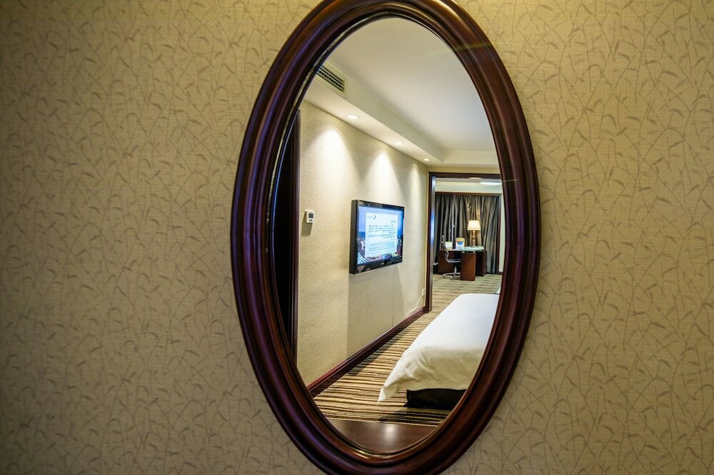 Фото Leeden Hotel Chengdu