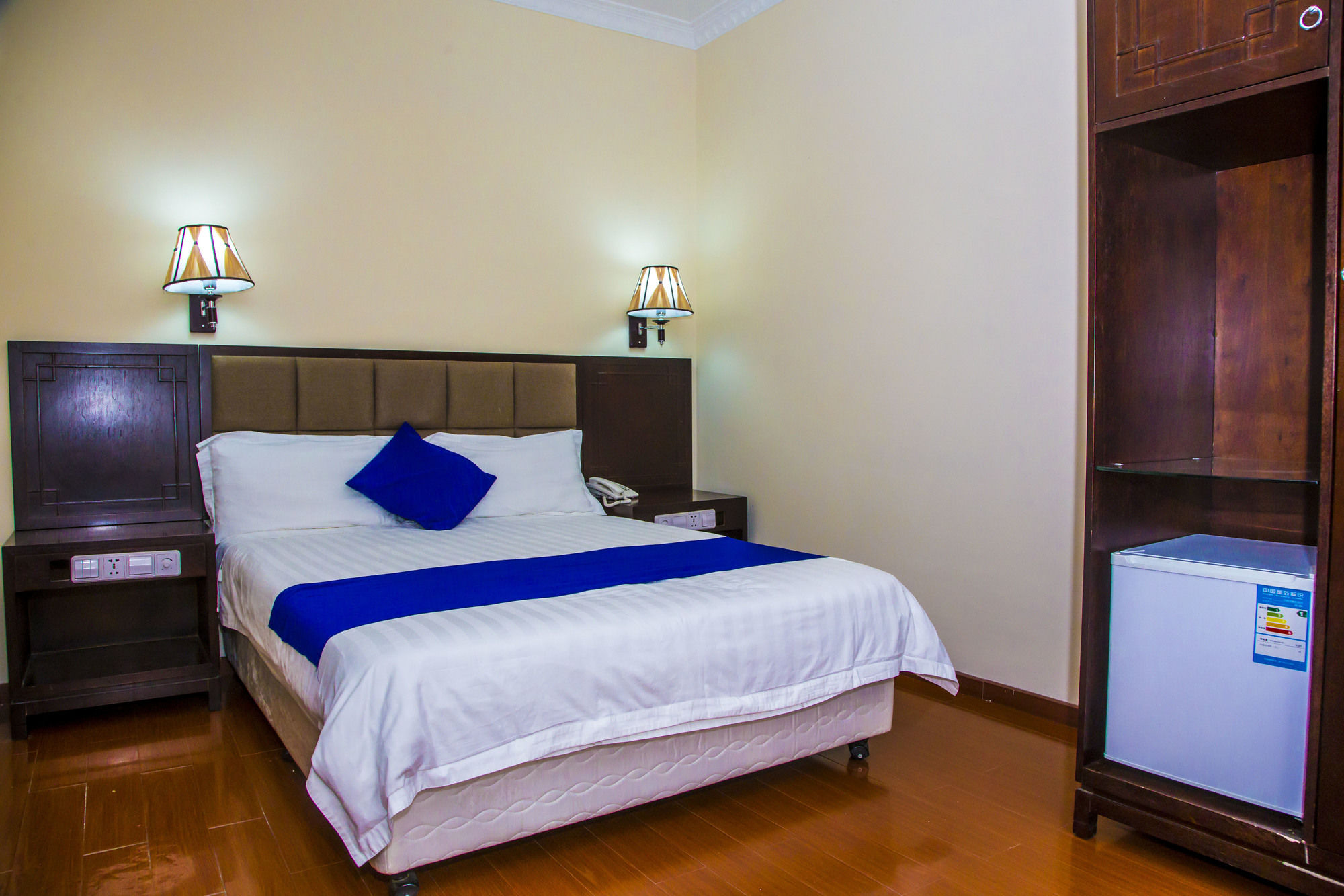 Фото Blue Birds International Hotel