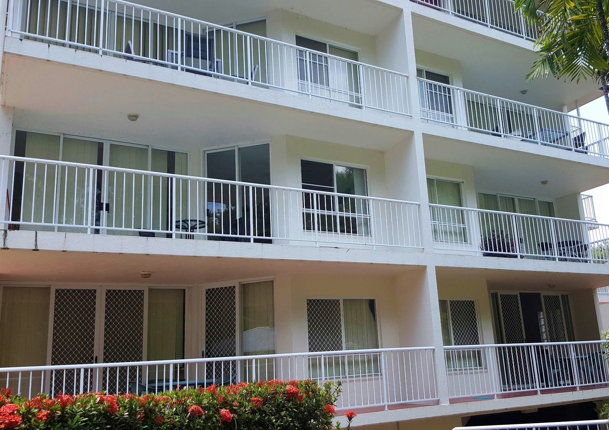 Фото Golden Sands Beachfront Apartment Resort