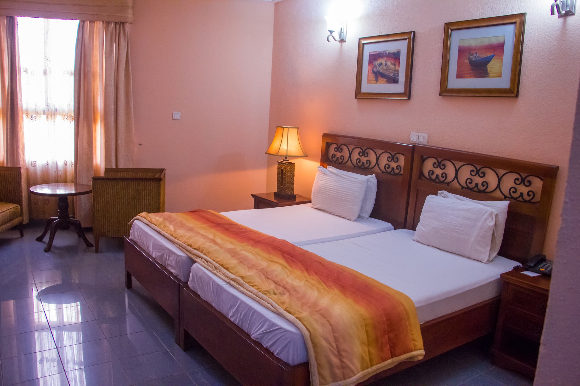 Фото Heritage House Square Hotel