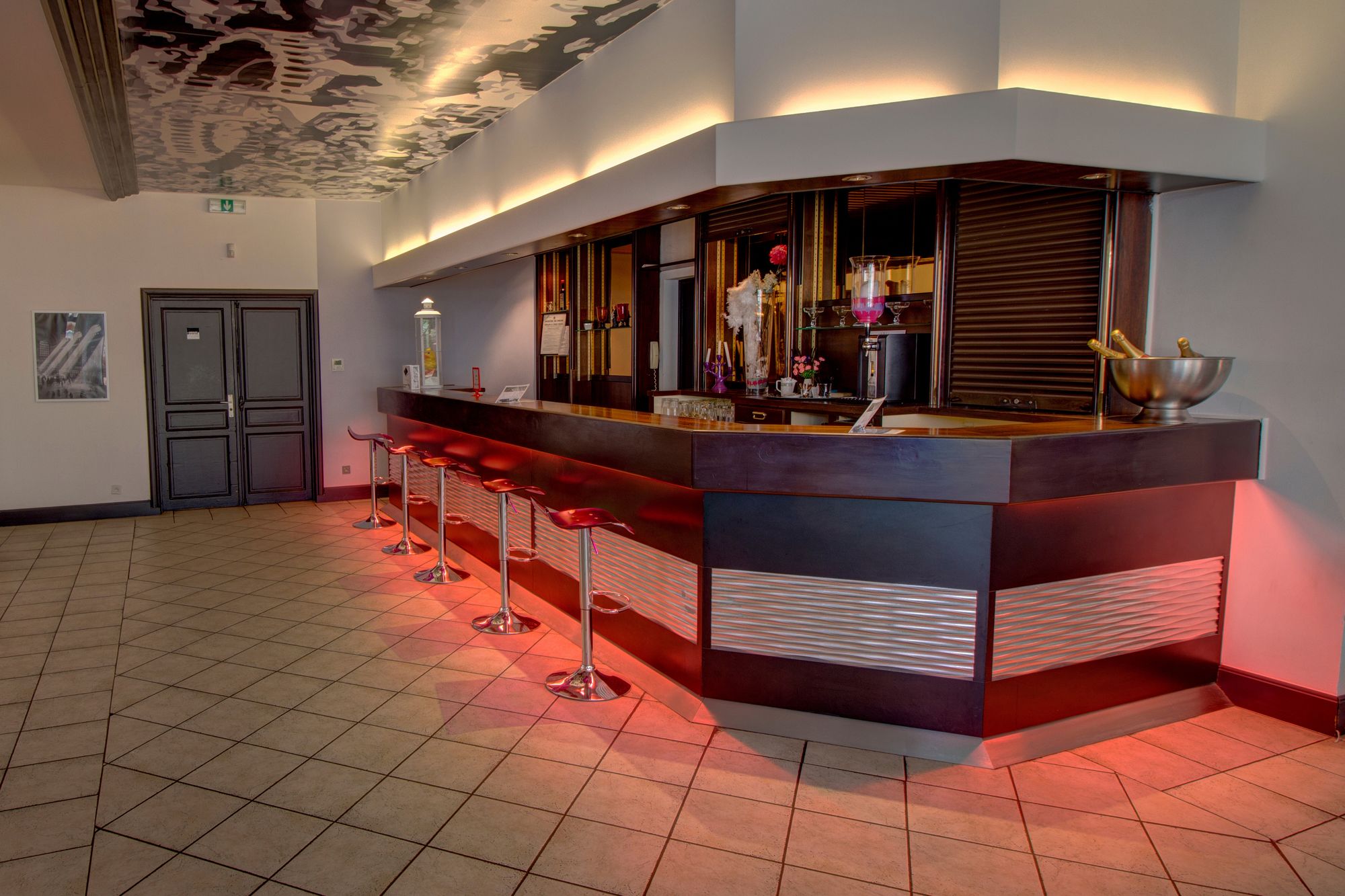 Фото Hôtel Arles Plaza