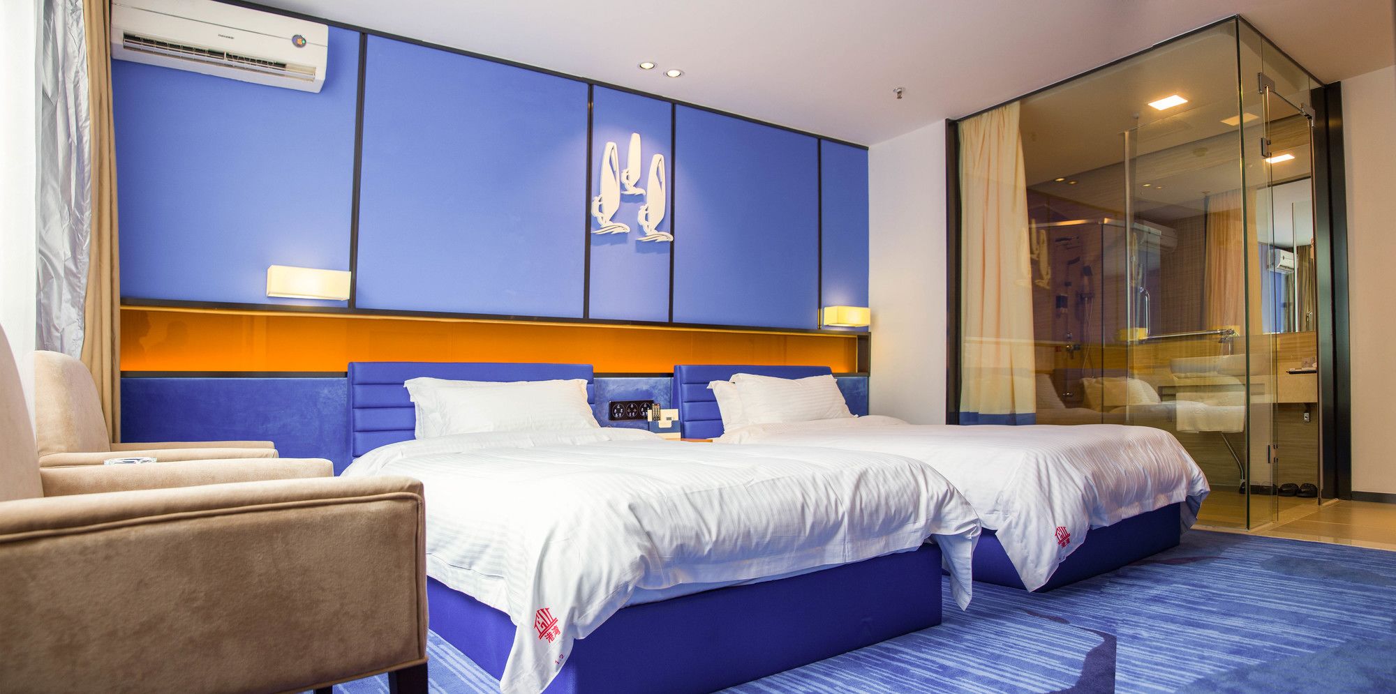 Фото The Harbour Hotel