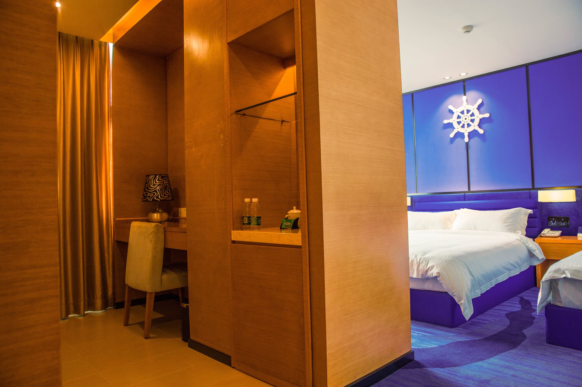 Фото The Harbour Hotel