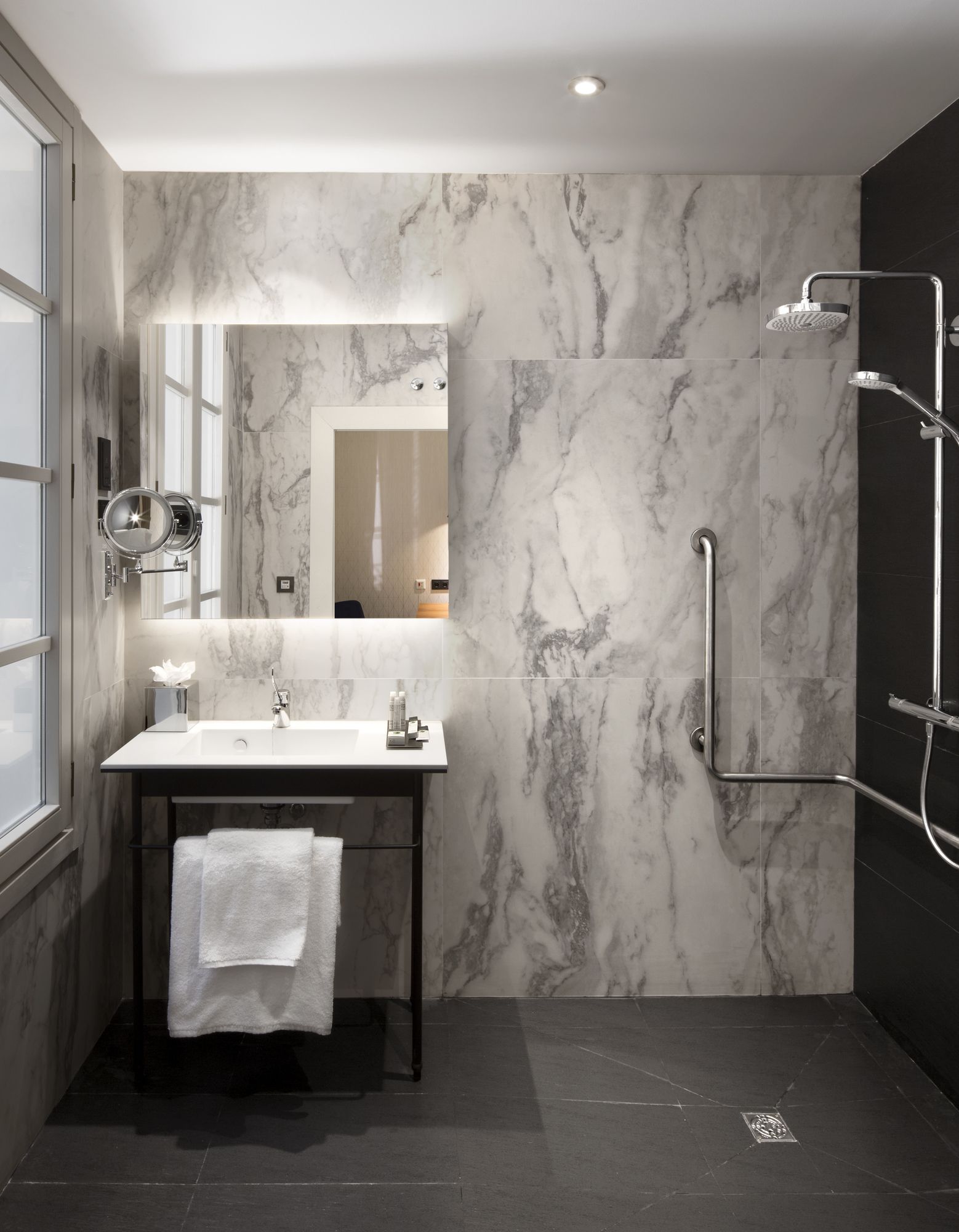 Фото DoubleTree by Hilton Madrid - Prado