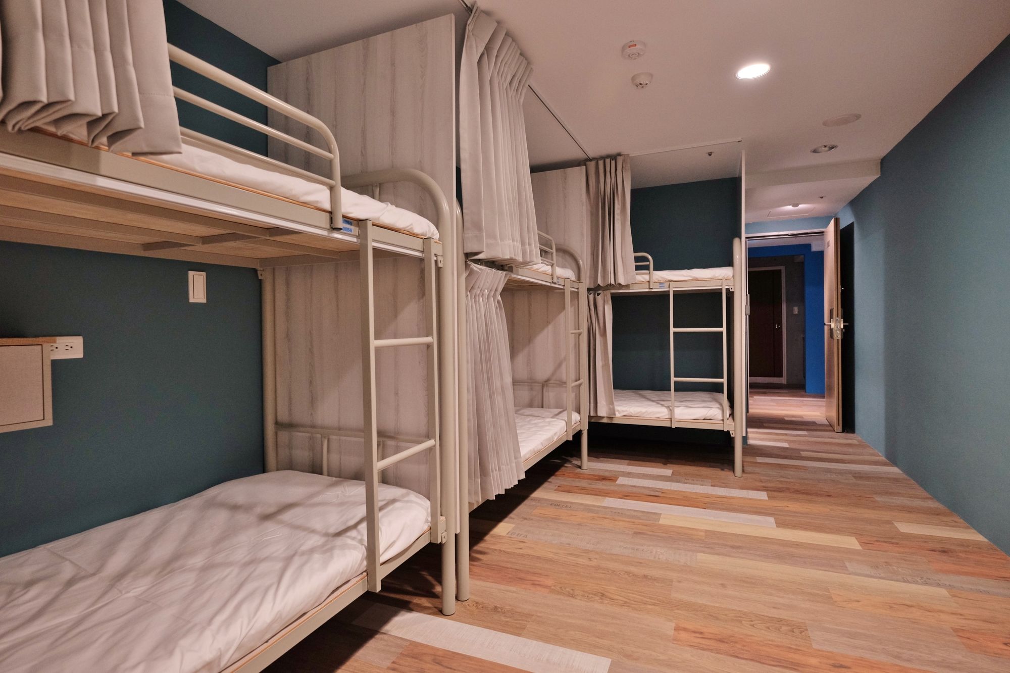 Фото Happy Inn & Hostel