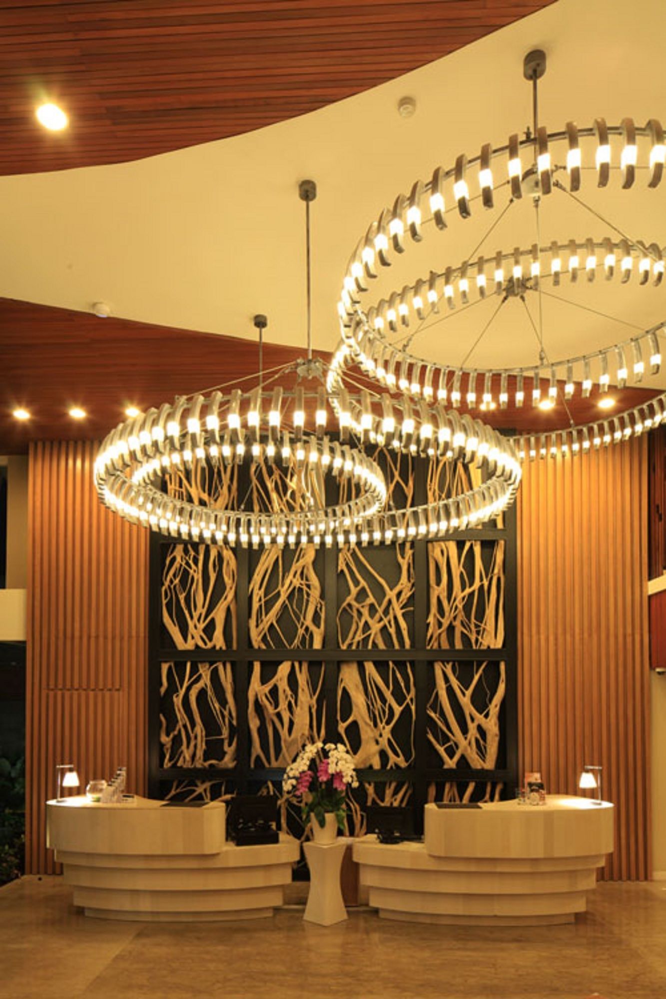 Фото Bedrock Hotel