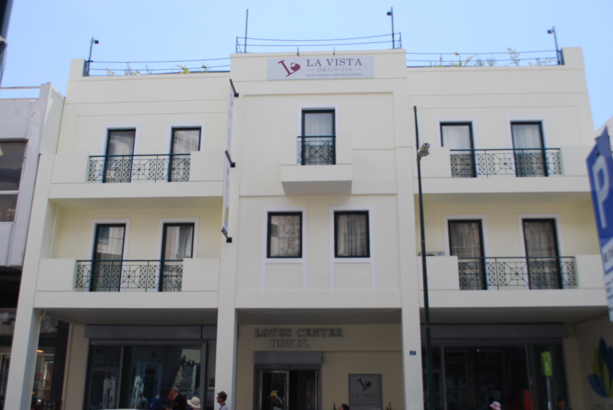 Фото Lotus Center Apartments