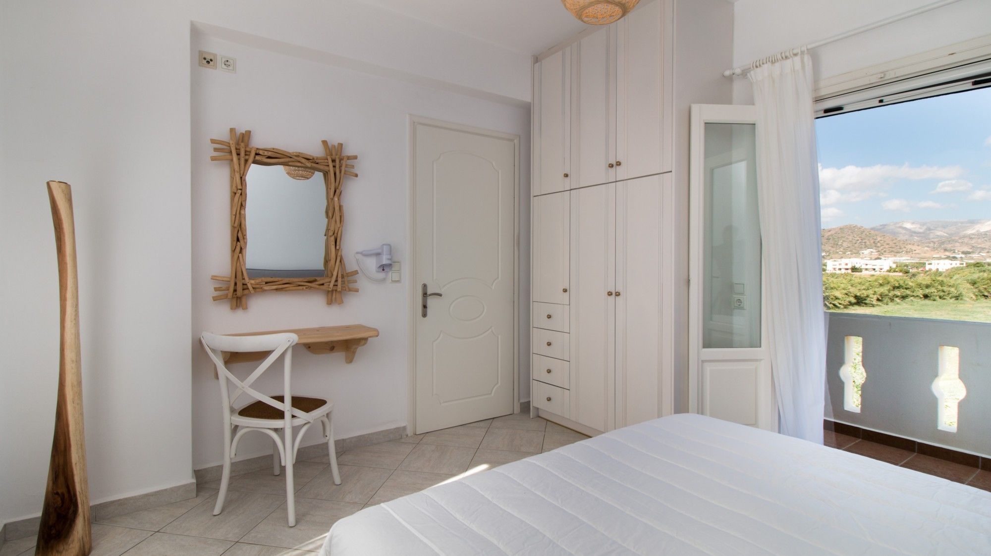 Фото Iphimedeia Apartments & Suites