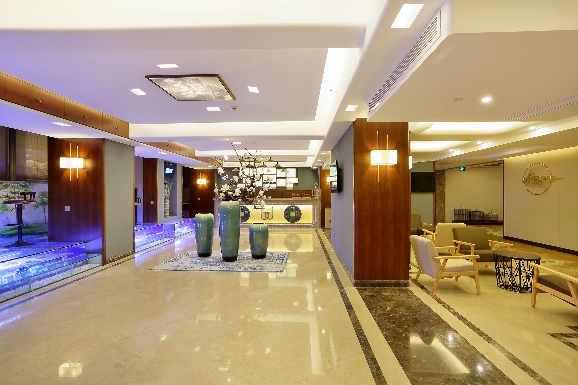 Фото Lujia International Hotel