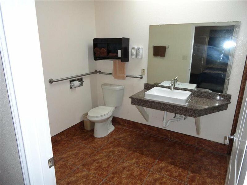 Фото Americas Best Value Inn Brownsville