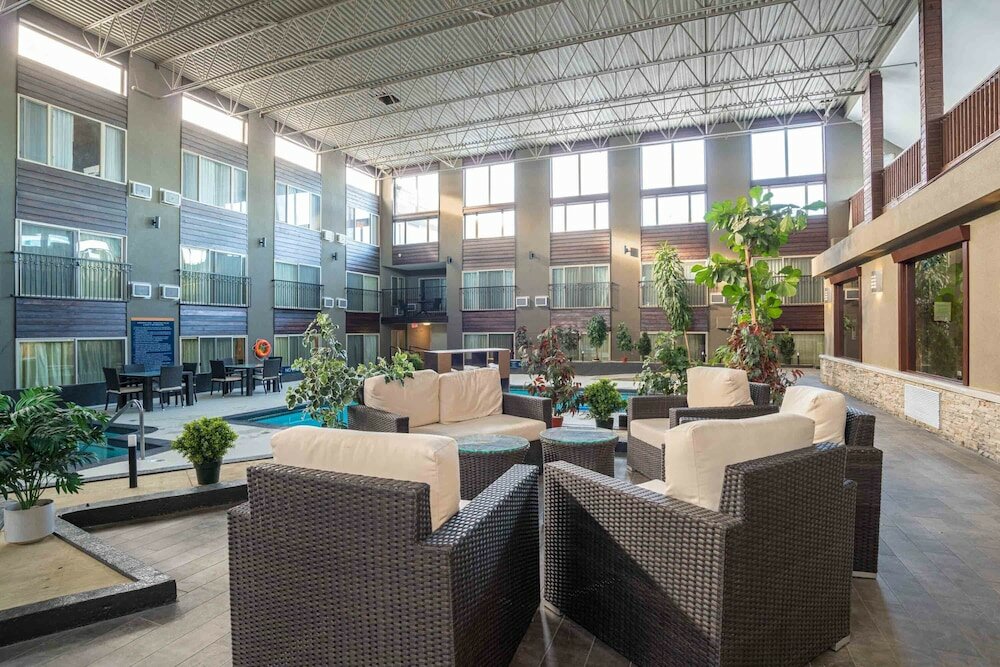 Фото Sandman Hotel Edmonton West