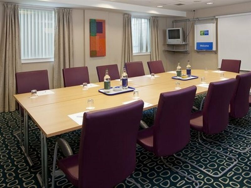 Фото Holiday Inn Express London - Earl's Court