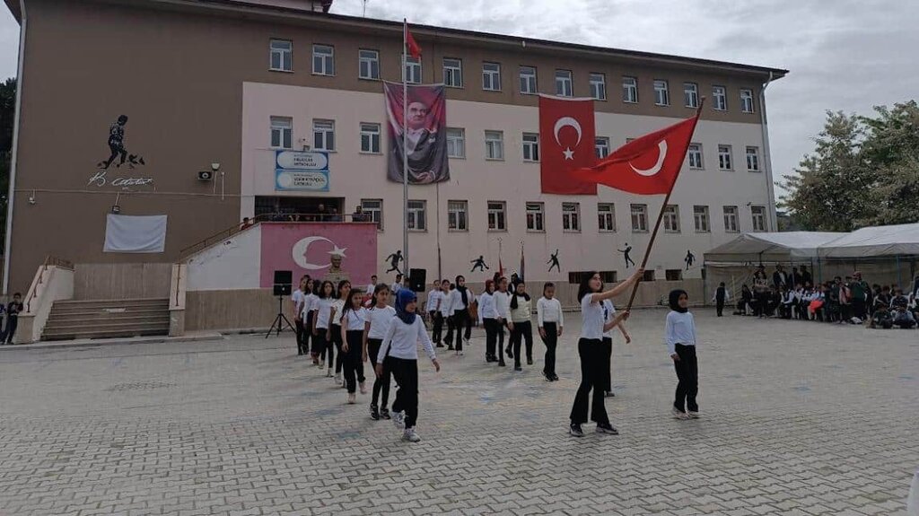 School Halicilar Middle School, Burdur, photo