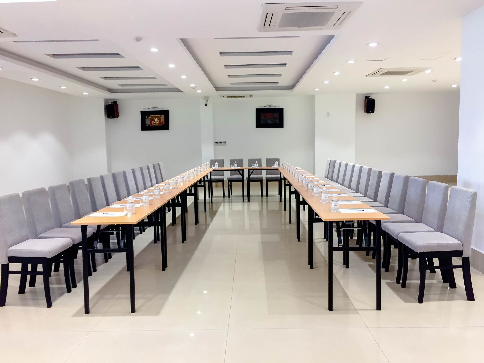 Фото Salem Riverside Hotel