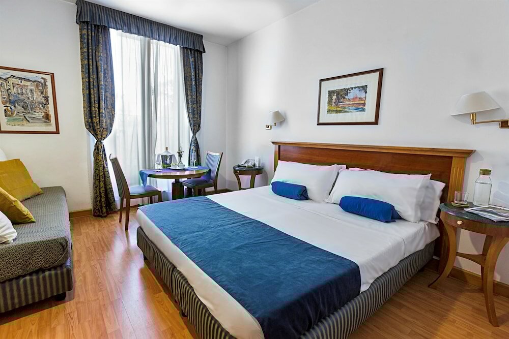 Фото Hotel Diplomatic