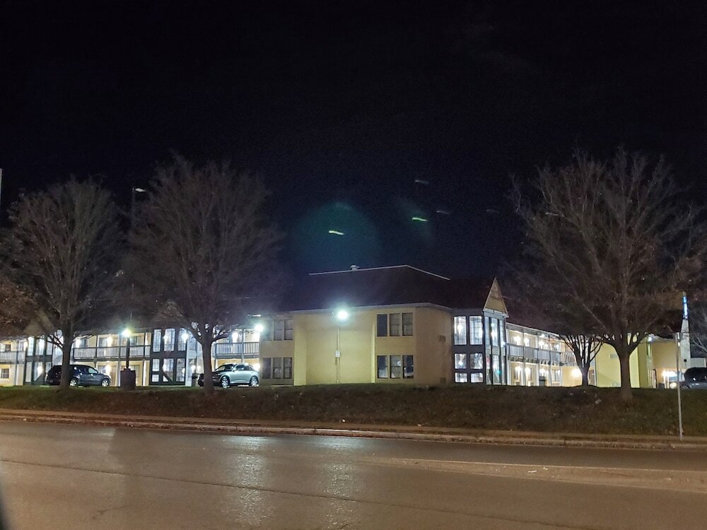 Фото Travel Inn Motel